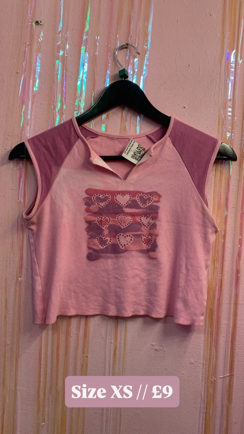 Cutesy love heart sleeveless raglan crop top