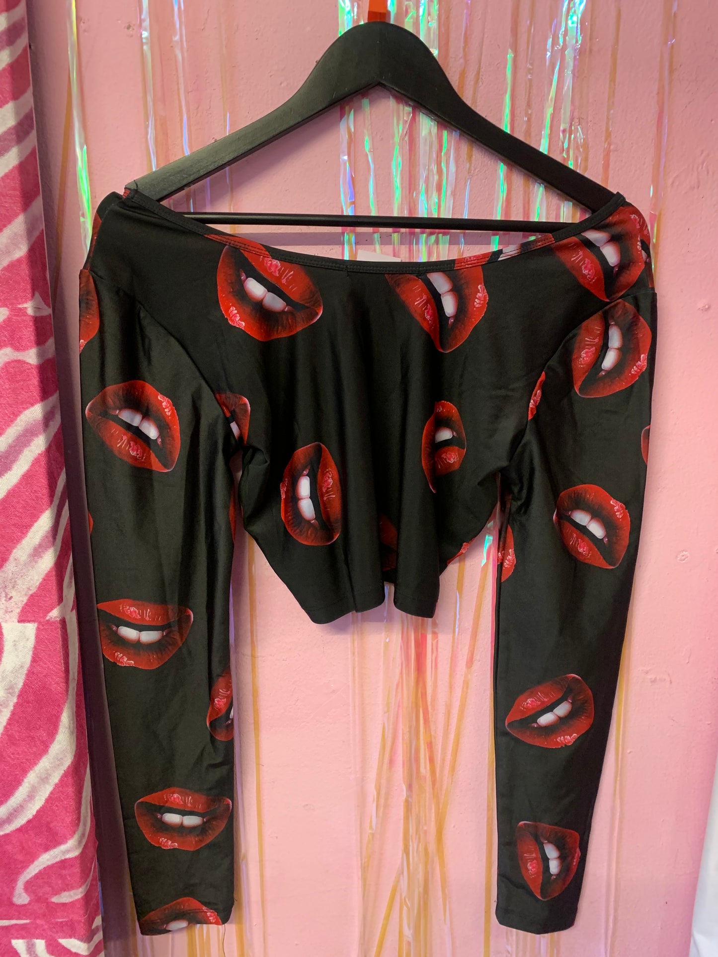 Size M lip print off the shoulder top