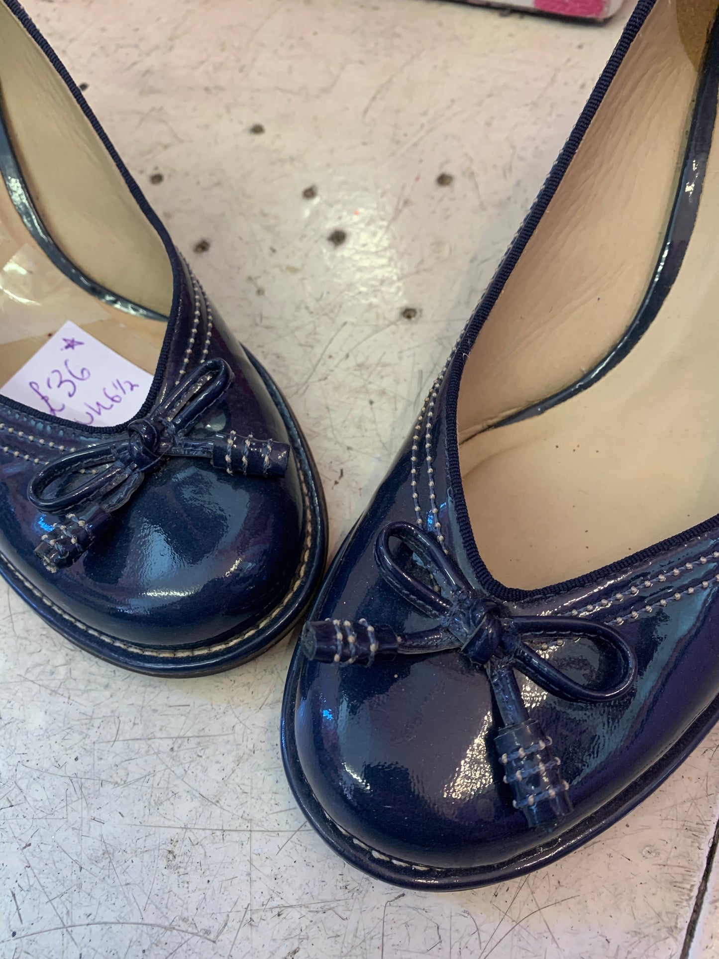 Clarks Navy Shoe size 6.5