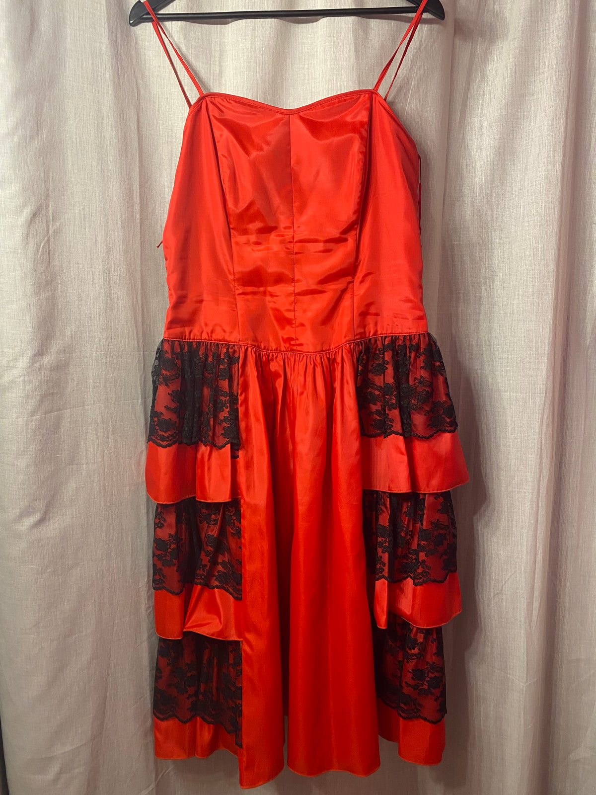Jeunesse Red lace midi dress with Sweetheart neckline Size M/12
