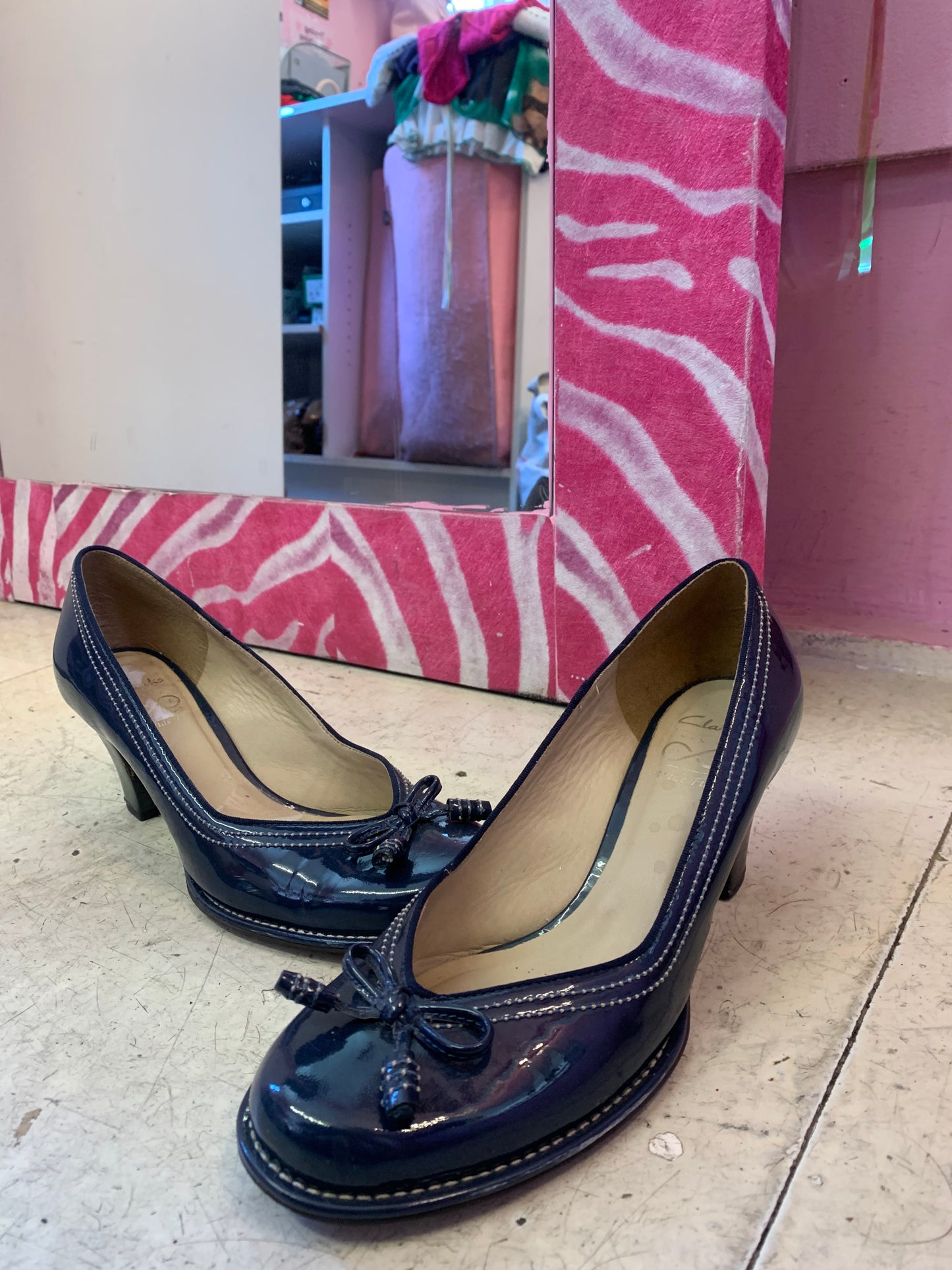 Clarks Navy Shoe size 6.5
