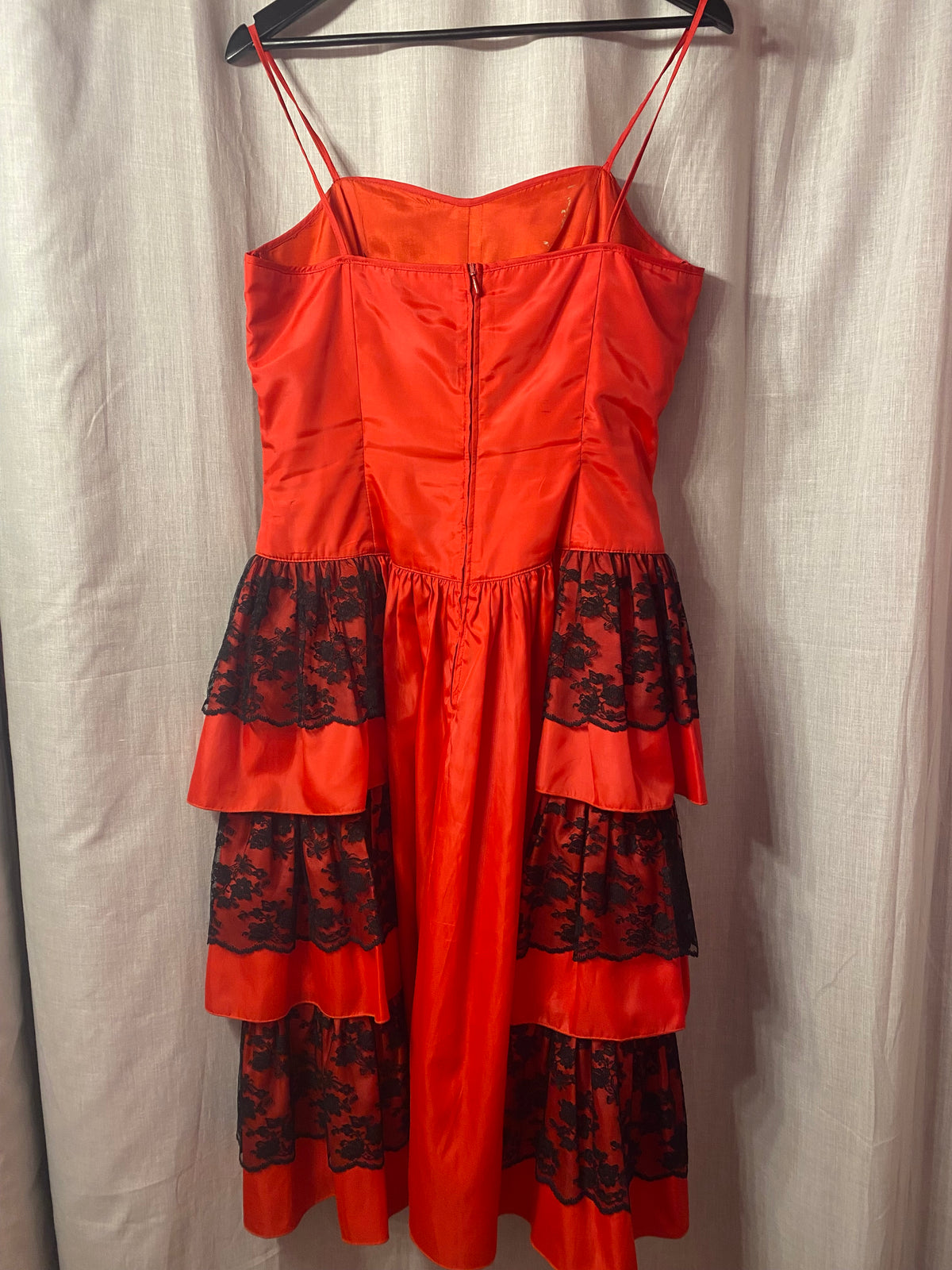 Jeunesse Red lace midi dress with Sweetheart neckline Size M/12