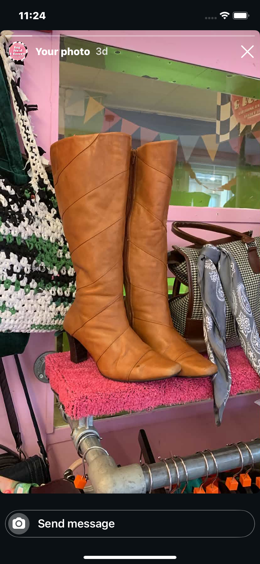 Brown boots city !