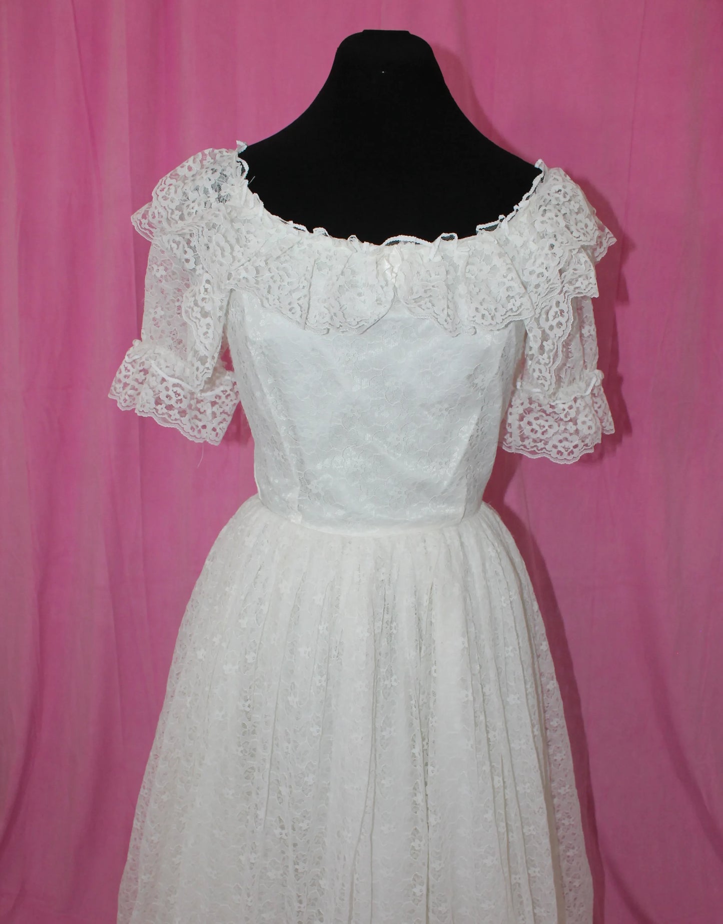 Vintage | Wedding Dress | Lace Ruffle | Size XS