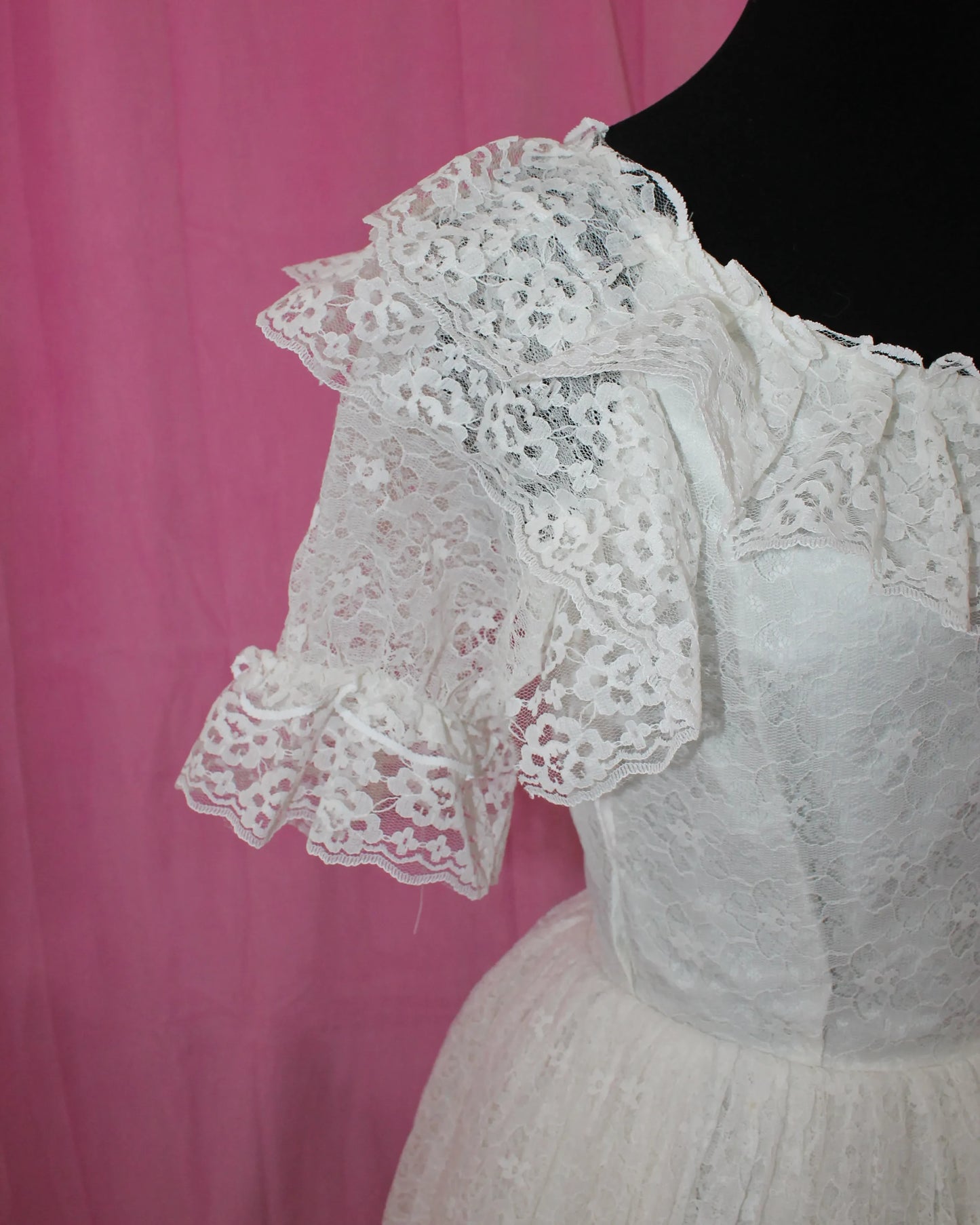 Vintage | Wedding Dress | Lace Ruffle | Size XS