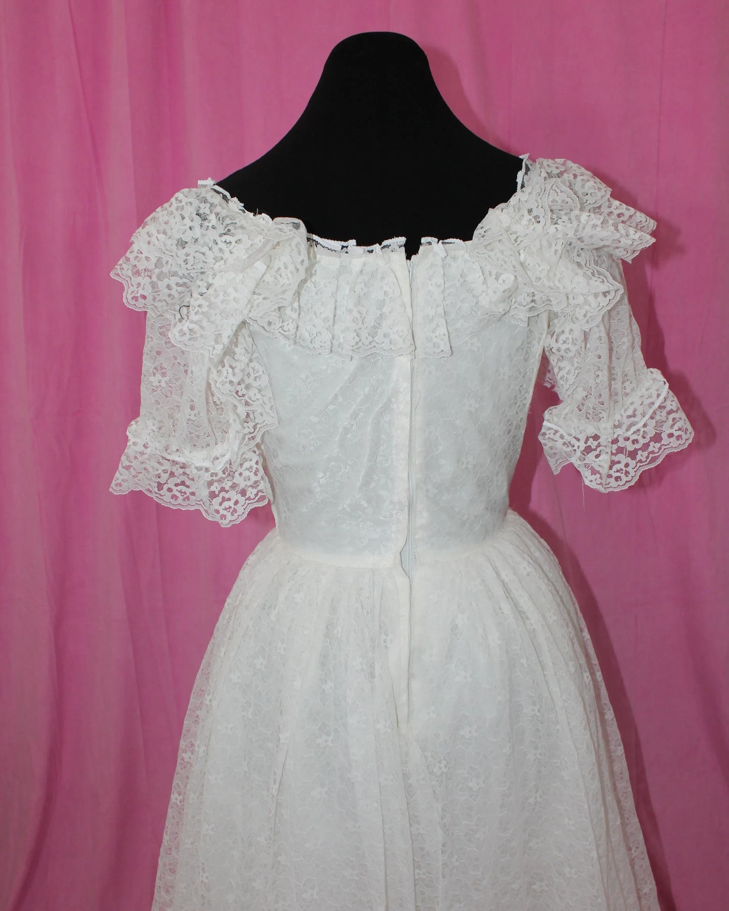 Vintage | Wedding Dress | Lace Ruffle | Size XS