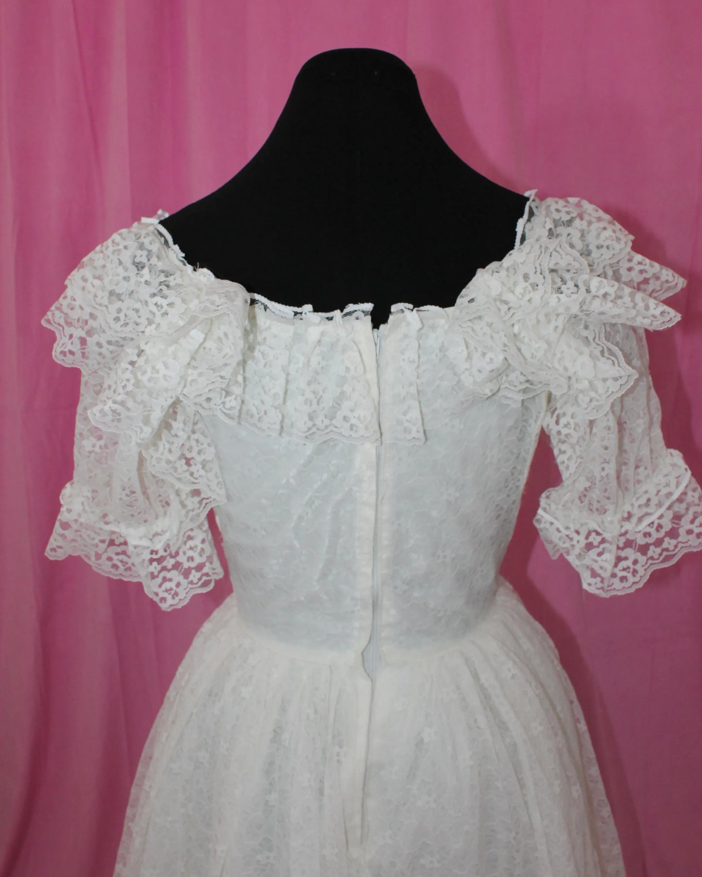 Vintage | Wedding Dress | Lace Ruffle | Size XS